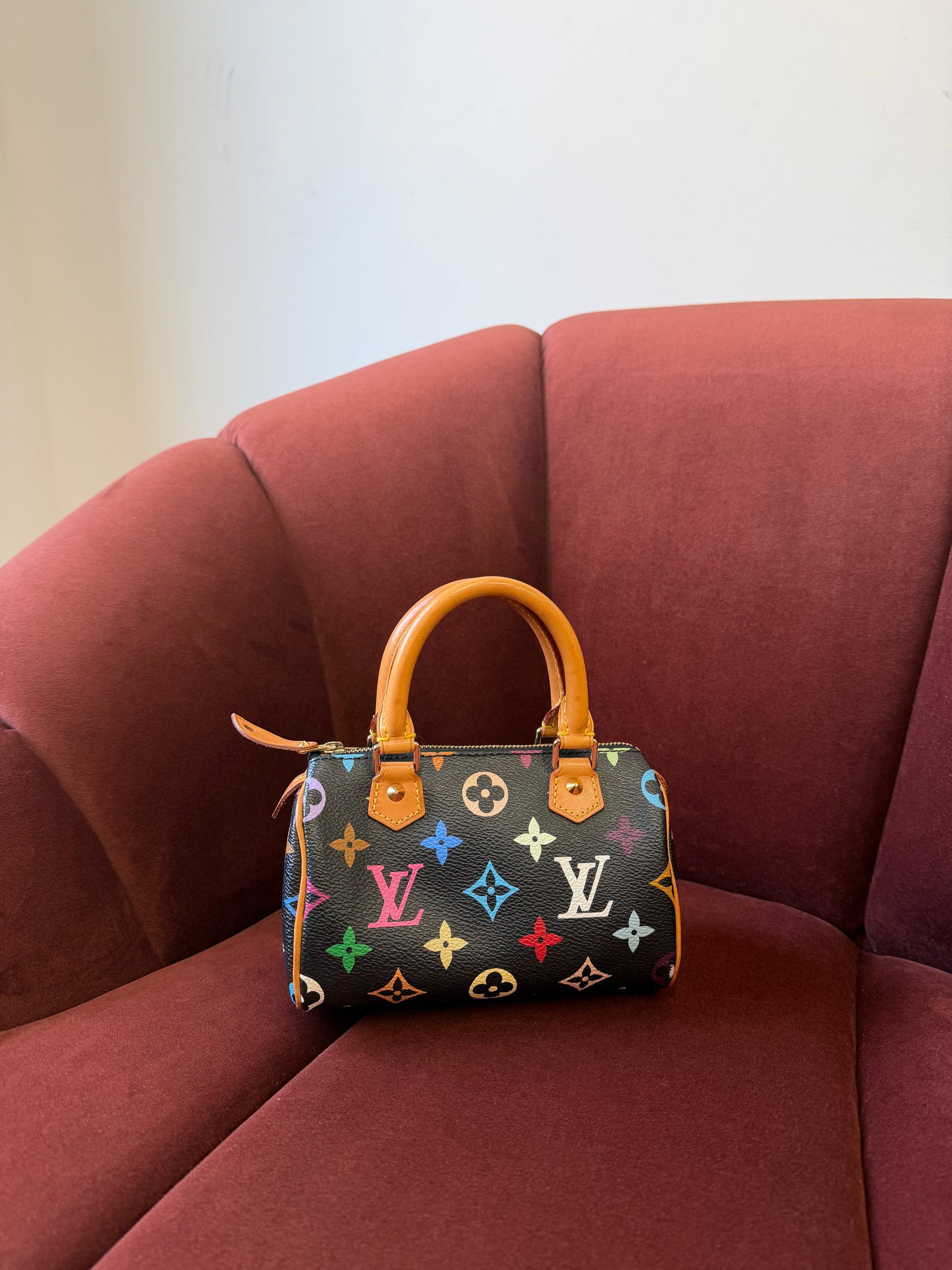 Louis Vuitton バッグ Authentic LOUIS VUITTON Hide and Seek in BLACK Crossbody Leather w