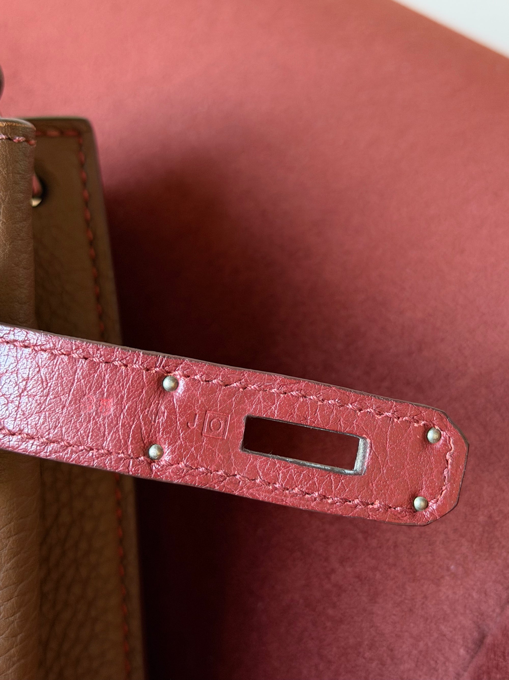 Hermès So Kelly 26 Verso In Alezan / Rouge H Togo (2011)