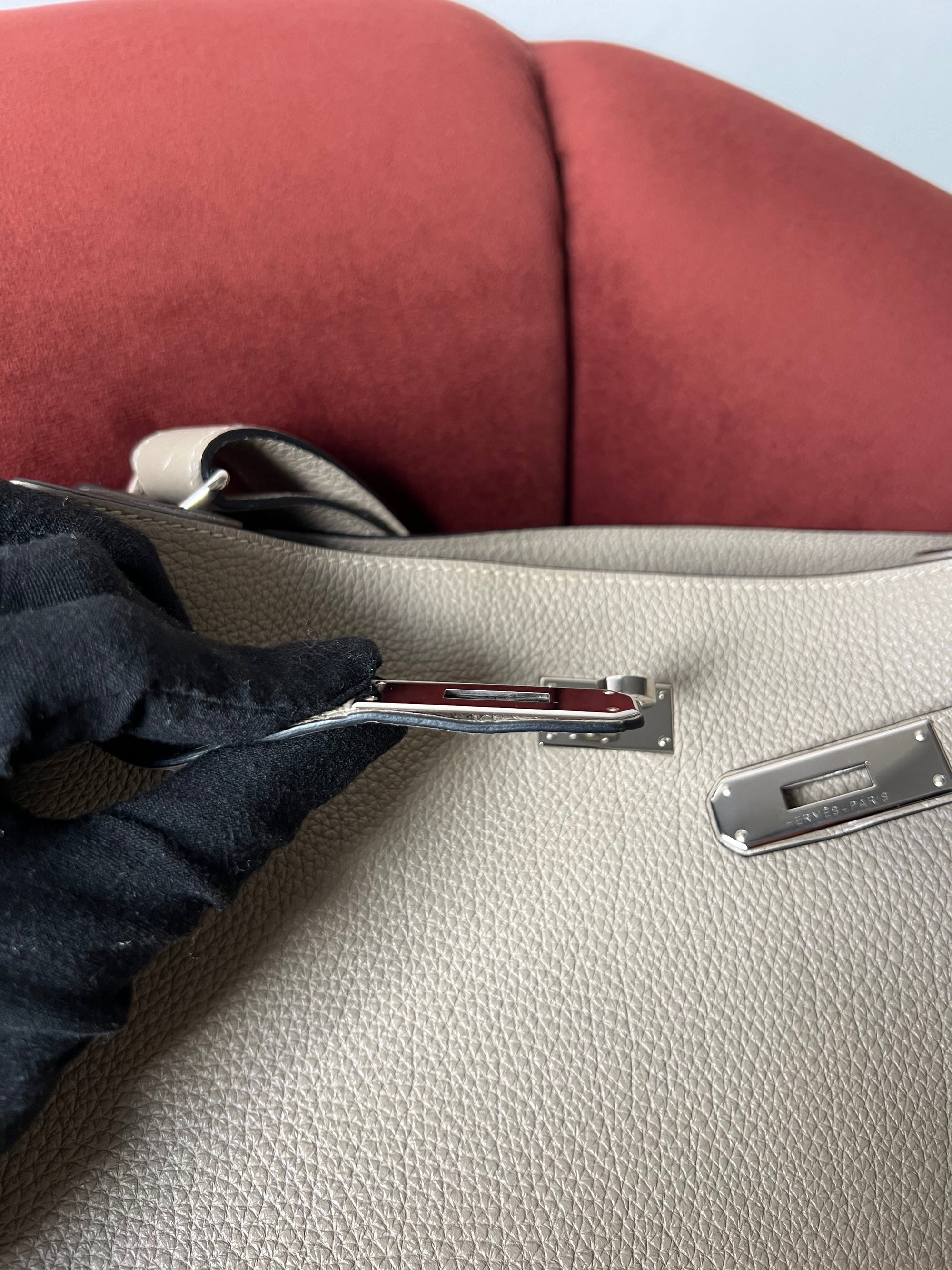 Hermès So Kelly 26 In Gris Tourterelle Togo (2010)